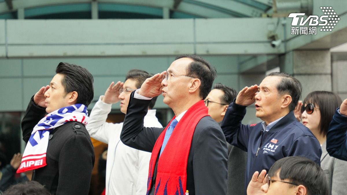 國民黨今(1)日在中央黨部前廣場舉行元旦升旗。(圖/國民黨提供)
