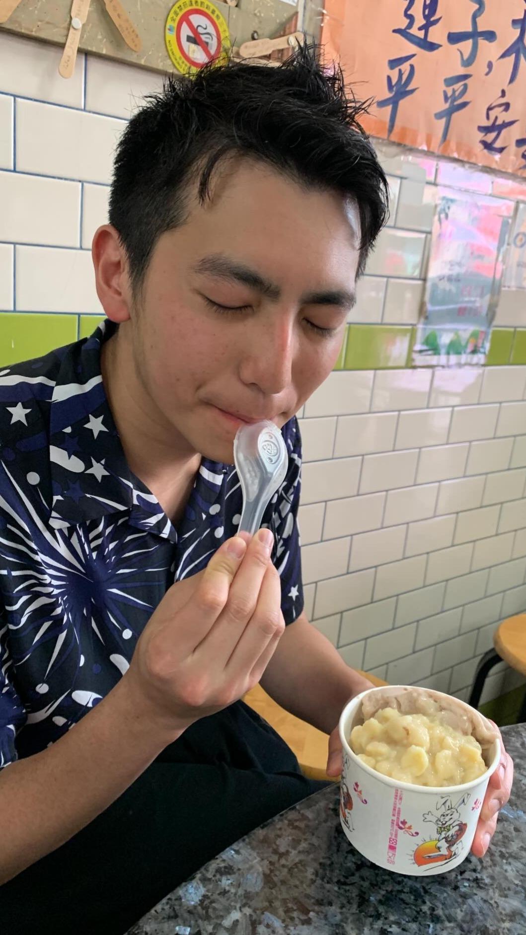雞排妹曬出老公正面照。(圖/翻攝鄭家純IG)