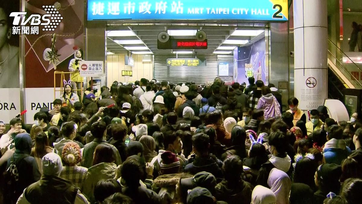 跨完年搭捷運!她見車廂「全是外國人」 全場爆共鳴:台灣人躲在家