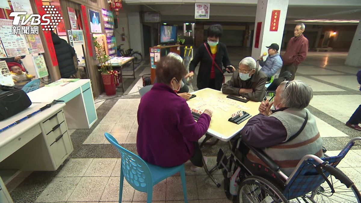 北市拍板！敬老卡點數擴大「2福利」　可扣抵7大醫院掛號費