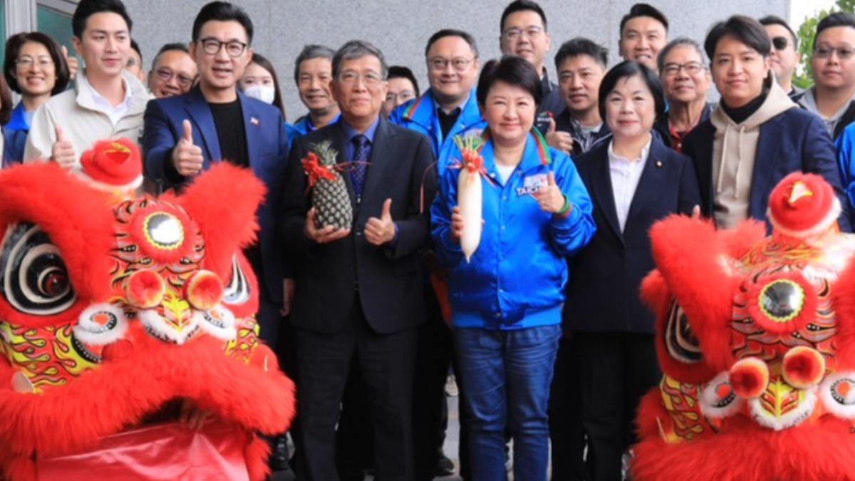 捷運工程處今揭牌,楊瓊瓔(右二),江啟臣(左二)也出席。(圖/台中市政府提供)