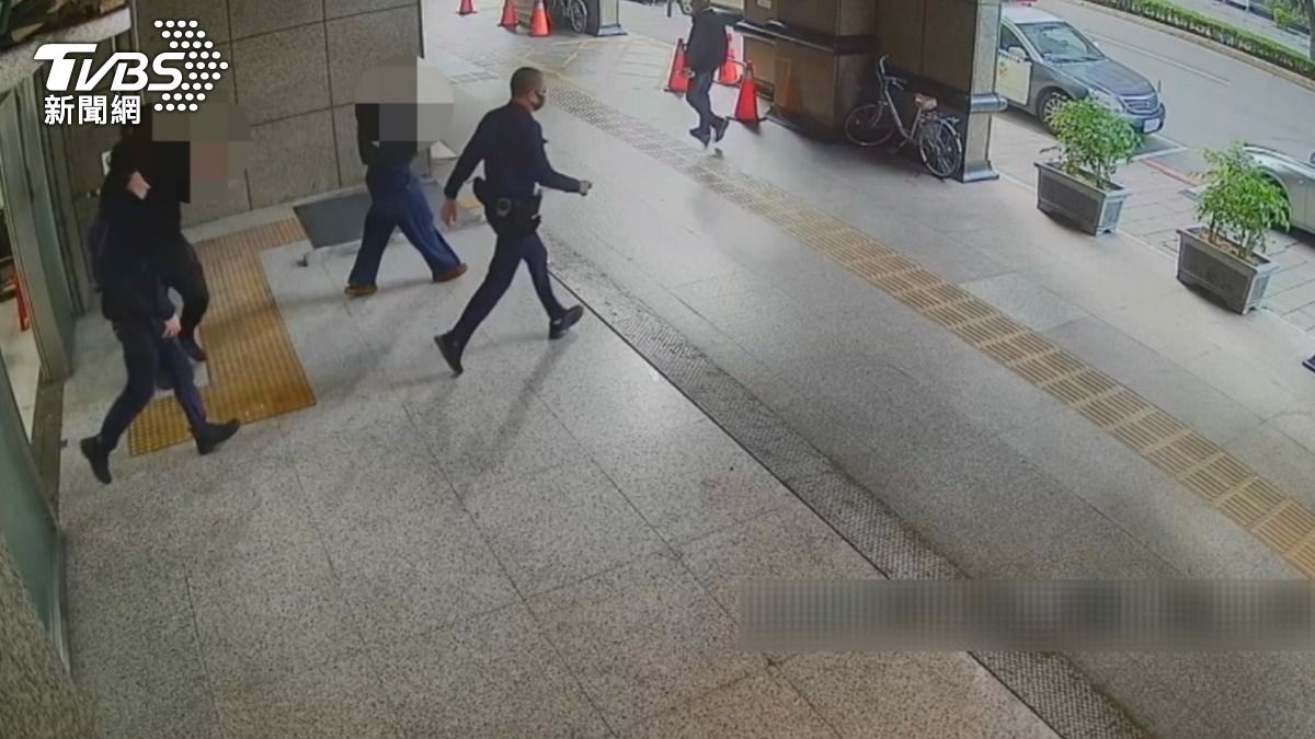 蘆洲嫩嬰「眼神上吊」無呼吸 警車護送就醫搶回一命