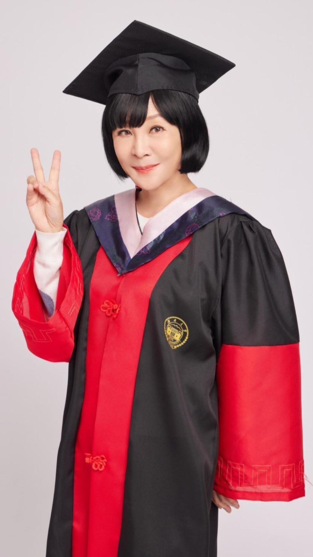 吳淡如日前在大陸湖南大學岳麓學院取得博士學位。(圖/翻攝自吳淡如臉書)