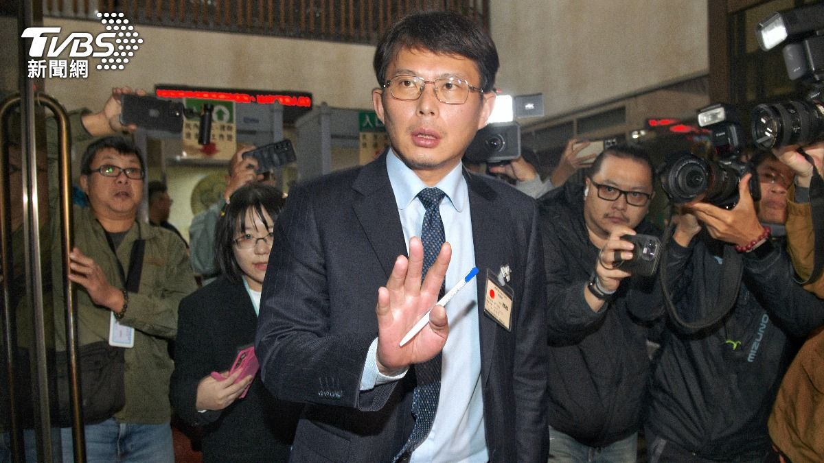 黃國昌沒刮鬍子憔悴!律師酸「服喪嗎」 秒翻車道歉:請節哀