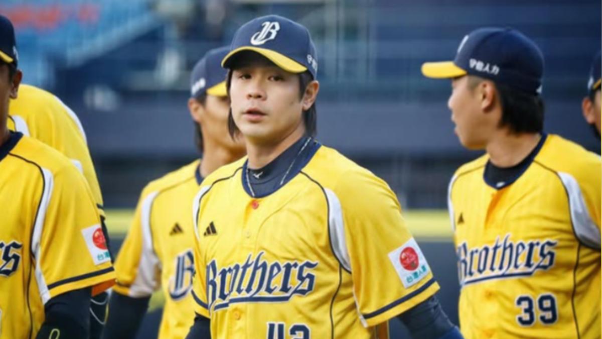 中職/「下課鐘響了...」 昔金手套鐵捕陳家駒感性告別兄弟