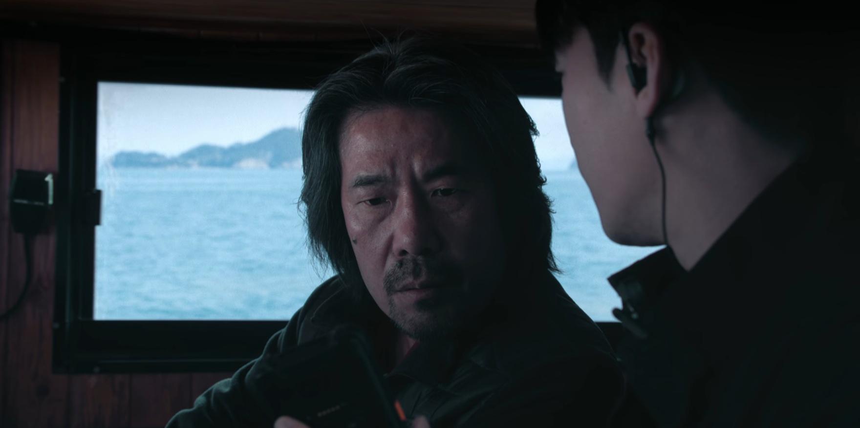 吳達秀的船長角色有反轉劇情。（圖／翻攝自Netflix）