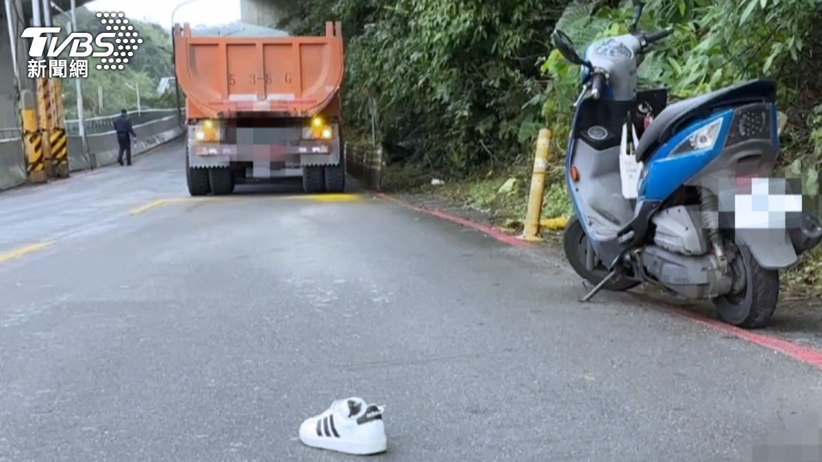 基隆女騎士想超車左摔　遭砂石車輾過「臟器外露」到院前不治