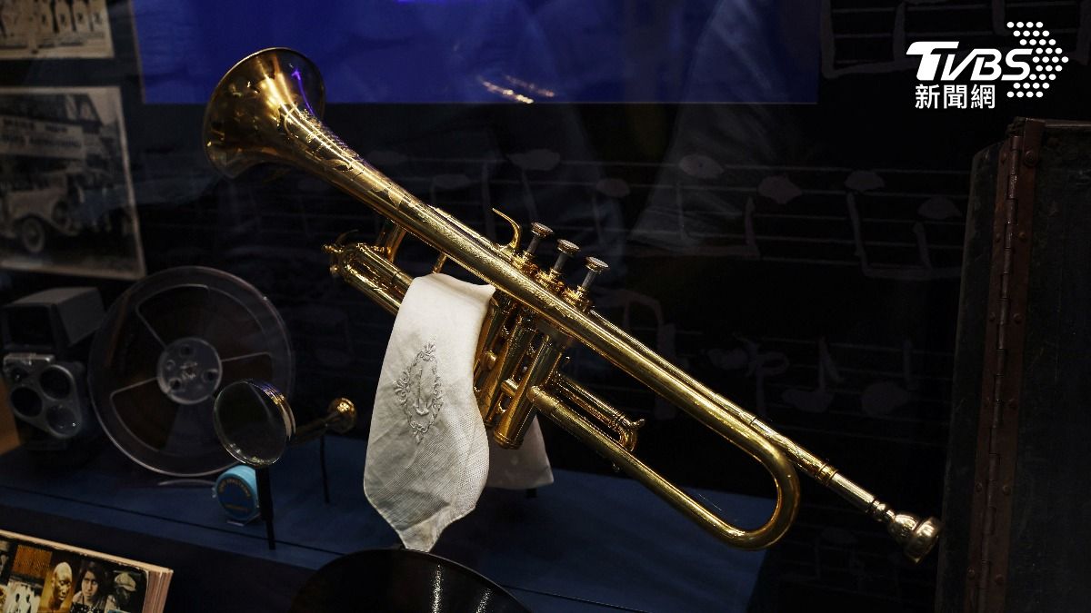 T閱讀/The essence of Miles Davis 安靜的疫情之夜