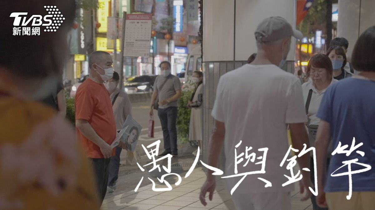 《愚人與釣竿》讓更多人得以重新關注街友與街報販售的議題（圖／路透社）