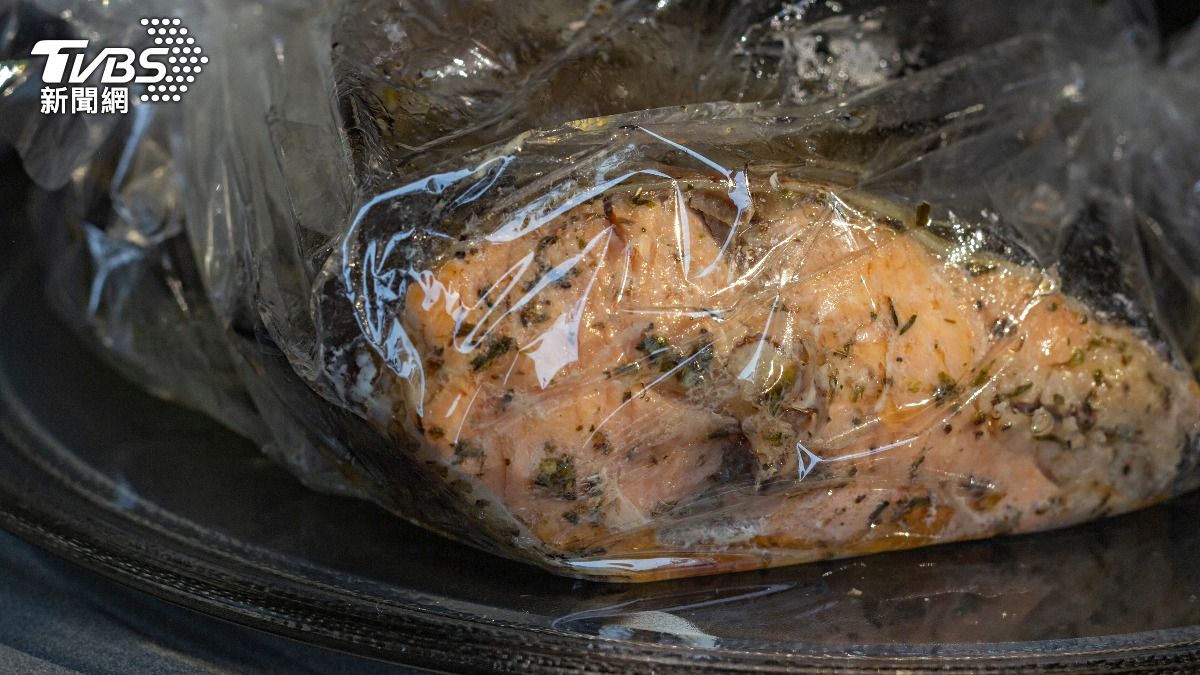 跨年聚餐「疑食物中毒」!全家9人送醫 釀2死巴西警急介入