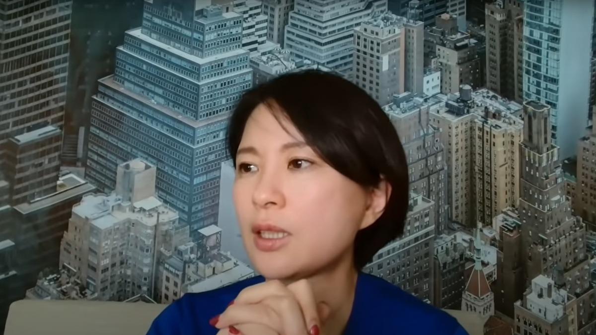 深田萌繪自爆曾遭性騷擾,並抖出女主播「潛規則上位事件」。(圖/翻攝自YT@深田萌絵TV)