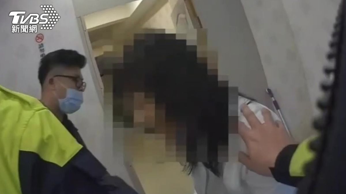土城養生館加價500享半套排毒　2男客爽到一半警察來了