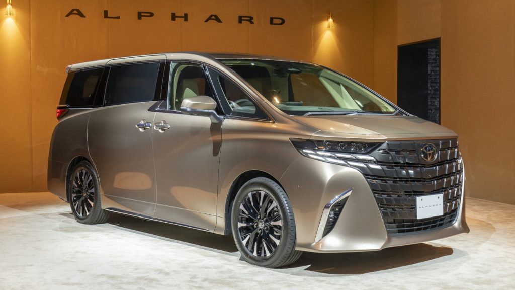 Toyota Alphard與Vellfire互為雙生車，提供的2.5 Hybrid動力單元有著平均油耗17.7km/L的成績。（圖／Toyota提供）