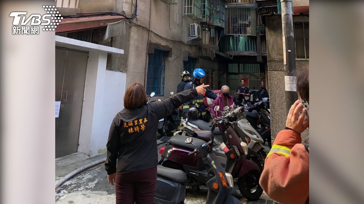 快訊/新北中和民宅火警 屋內救出1男昏迷送醫