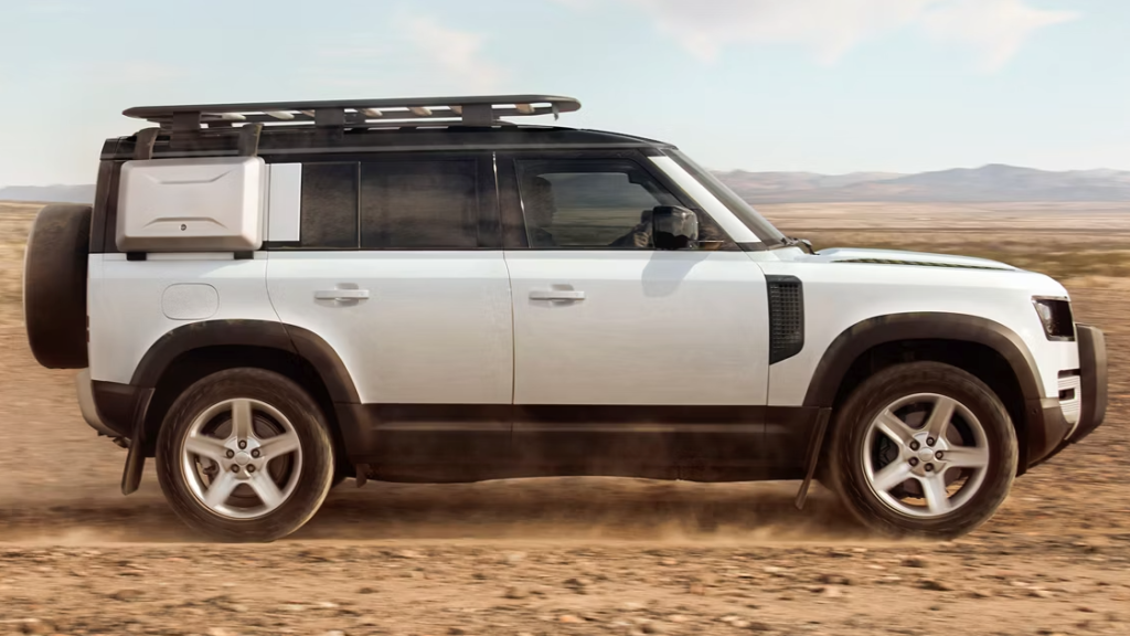 Defender 110車型則取消P300汽油動力,統一搭載3.0升直六柴油渦輪引擎。(圖/JLR提供)