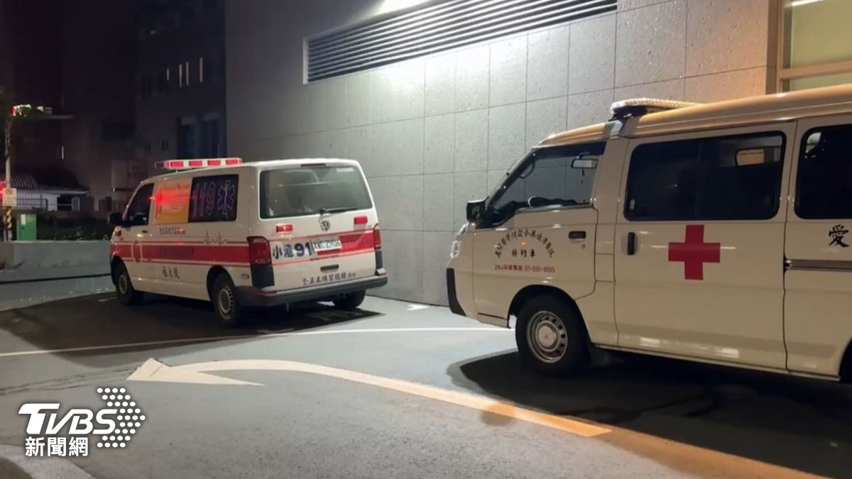 快訊/外籍貨輪鵝鑾鼻外海失火 「4人燒燙傷」國軍吊掛救援