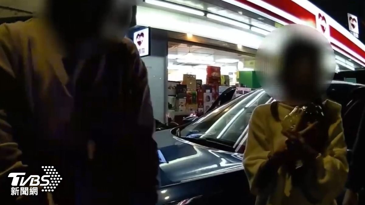 新北男花7千找妹伴遊!慘被搜出喪屍菸彈 她一下車緊抱豬公