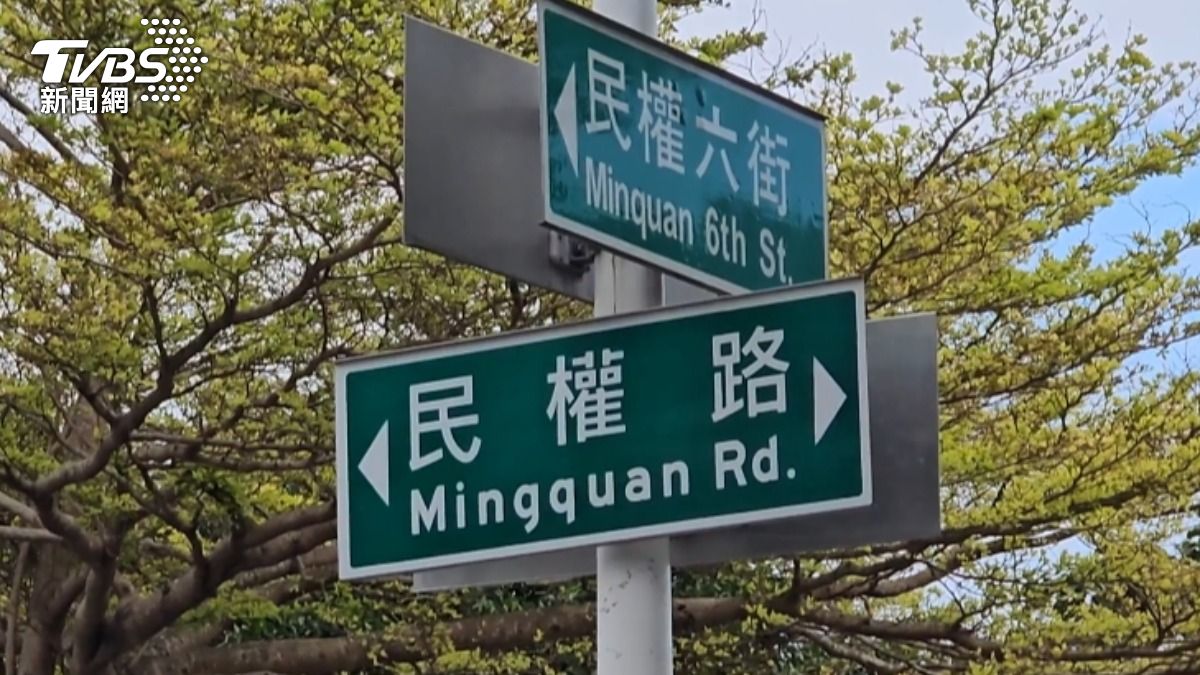 花蓮一名騎士騎車與小客車發生擦撞。(圖/TVBS)