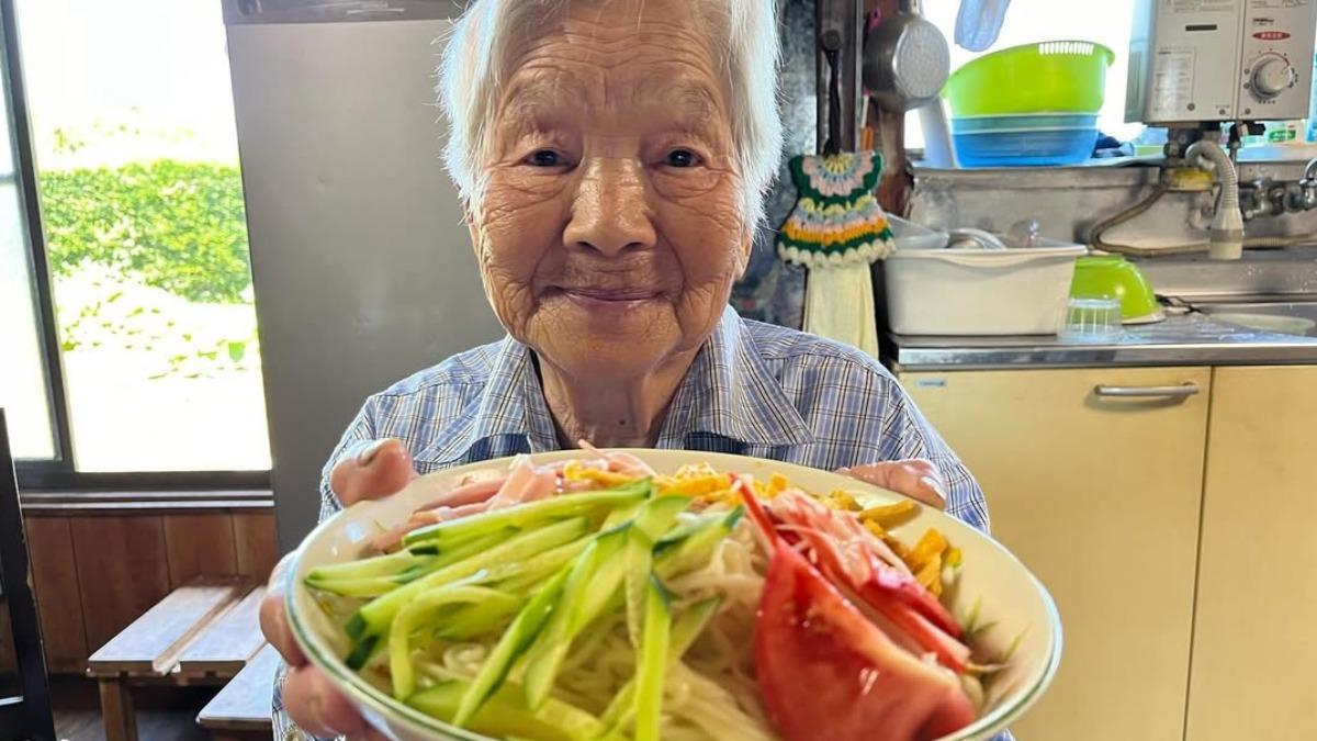 日96歲YTR「最強阿嬤」目標拍到100歲　長壽秘訣曝光