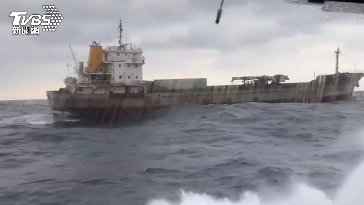 我基隆港外海的國際海底電纜,近日遭喀麥隆籍「SHUNXIN39(音譯順興39)」貨輪切斷,疑似為中國貨輪「掛牌」肇事。(圖/TVBS)