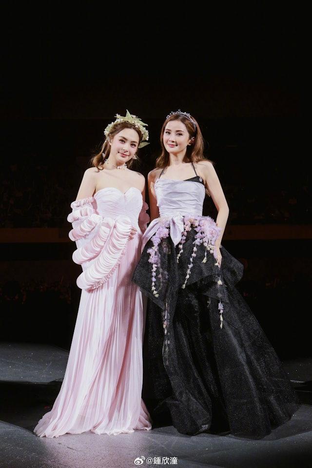Twins巡迴演唱會。(圖/翻攝自微博@鍾欣潼)