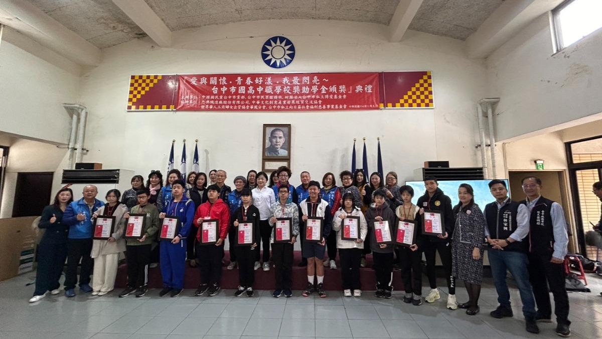 年前溫暖力量!台中織造廠二代發93萬獎學金 214弱勢生受惠