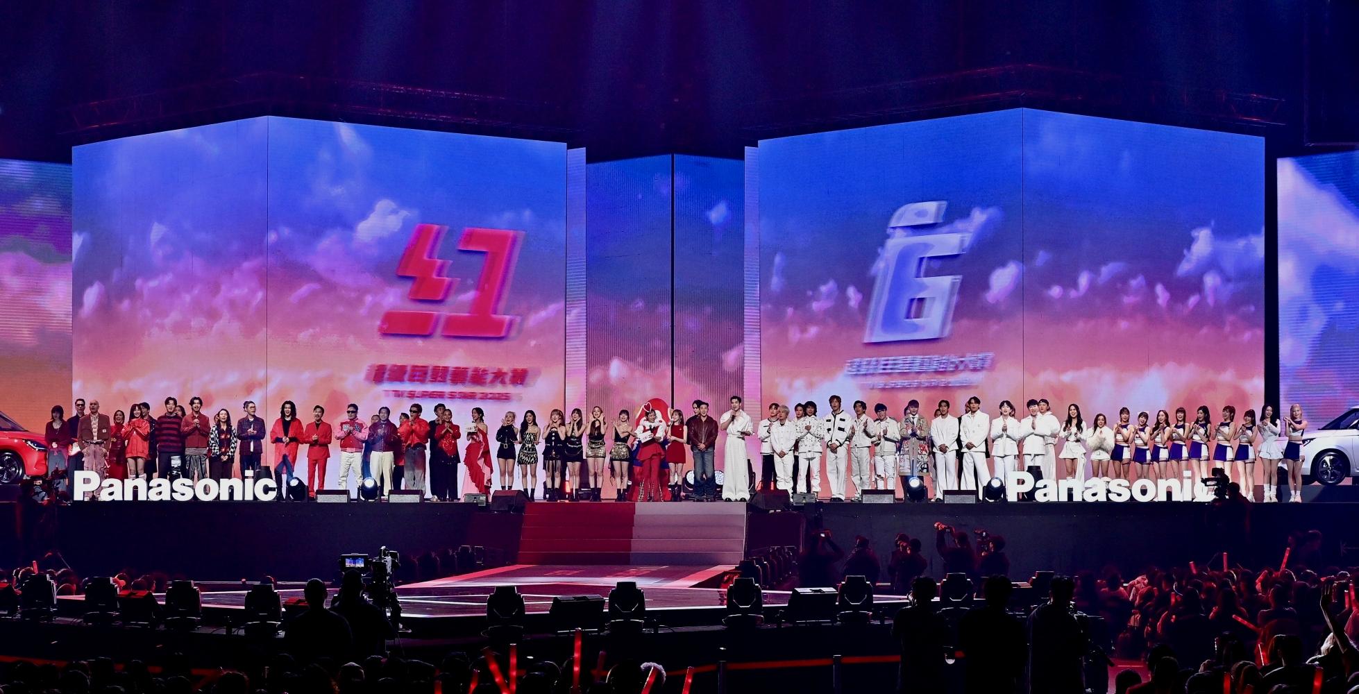 《2025紅白》開場大團拜,華麗卡司陣容一字排開。(圖/台視提供)