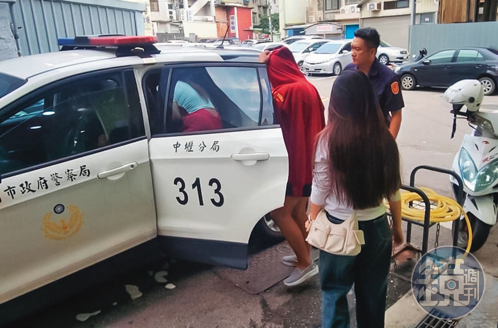 今年遭警方查緝的情色業者或應召站中,賣淫女8成以上都是泰國女子。(圖/鏡週刊)