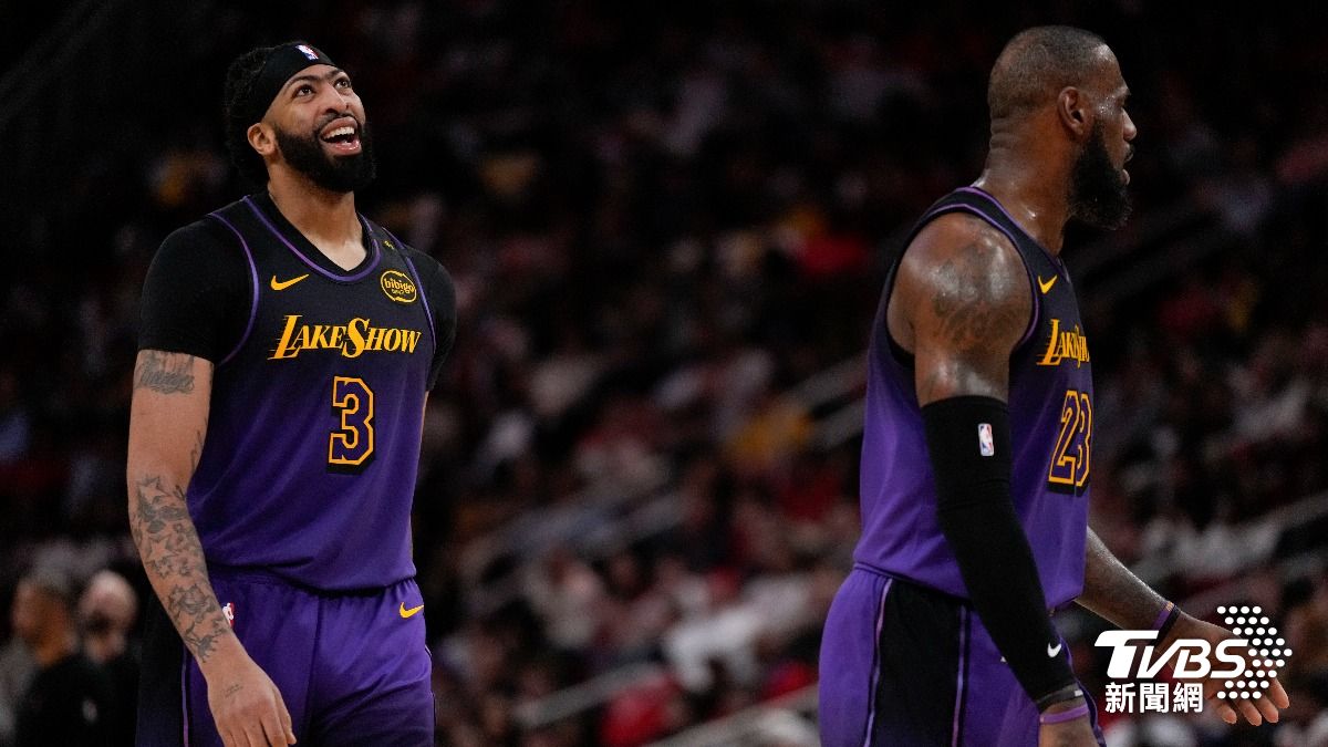 NBA/詹姆斯準大三元無用!讀秒被吹進攻犯規 湖人逆轉火箭失利
