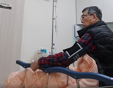 阿西從昨晚就身體不適。（圖／翻攝自楊繡惠臉書）