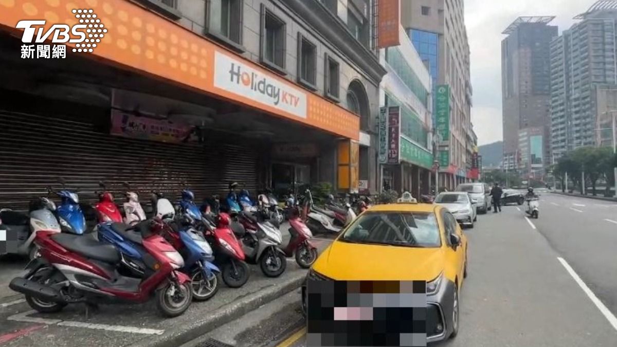撞擊運將後,邱軍曾停下查看,隨即肇事逃逸。(圖/TVBS)