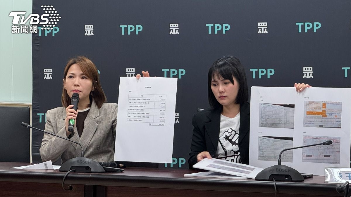 針對《鏡週刊》爆民眾黨謊稱捐公益，陳智菡今日秀出捐贈紀錄駁斥。（圖／劉庭宇攝）