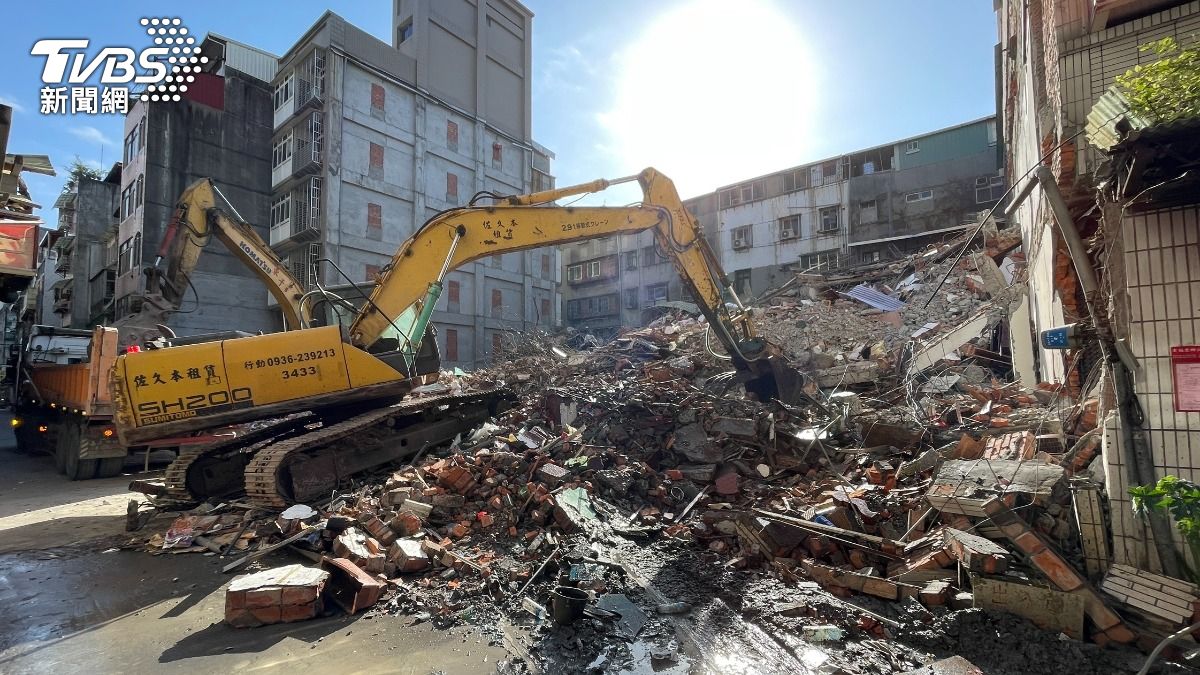 建商懷疑「鑽探失誤」釀禍 三重民宅還沒拆房就先倒塌