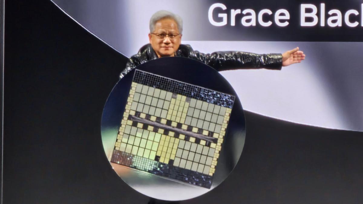 CES／黃仁勳演講皮衣升級登場　扮美國隊長召喚雷神之槌