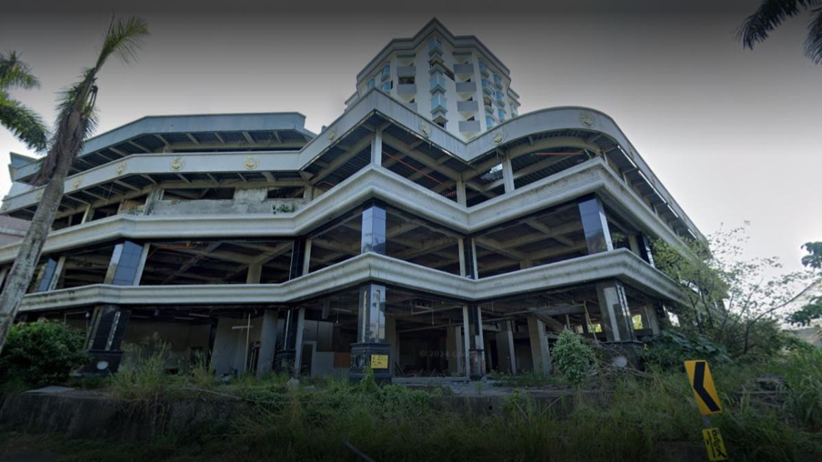 荒廢20年！高雄觀音山鬼樓「開拍底價2.2億」專家：恐萬年流標