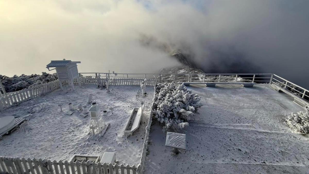 天氣/強烈冷氣團猛襲!「3時段」低溫凍到剩8度 高山有望降雪