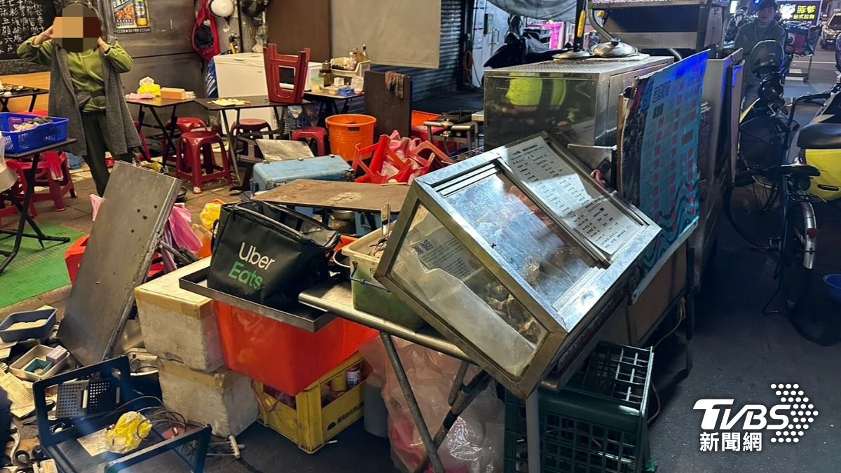 不爽吵架被制止!新北情侶狠砸熱炒店 店家氣炸亮刀