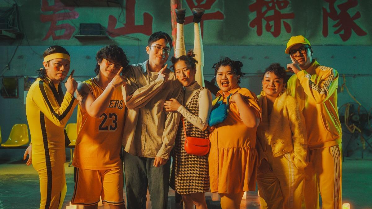 同根生〈咚咚〉MV邀北影最佳女配角百白(中)詮釋人鬼戀。(圖/笙根蘭陽提供)