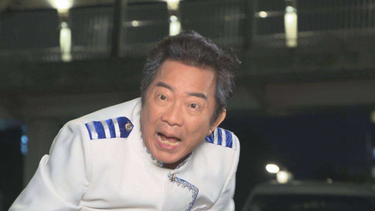 高群演出車禍重頭戲,下意識閃躲狂NG。(圖/民視提供)