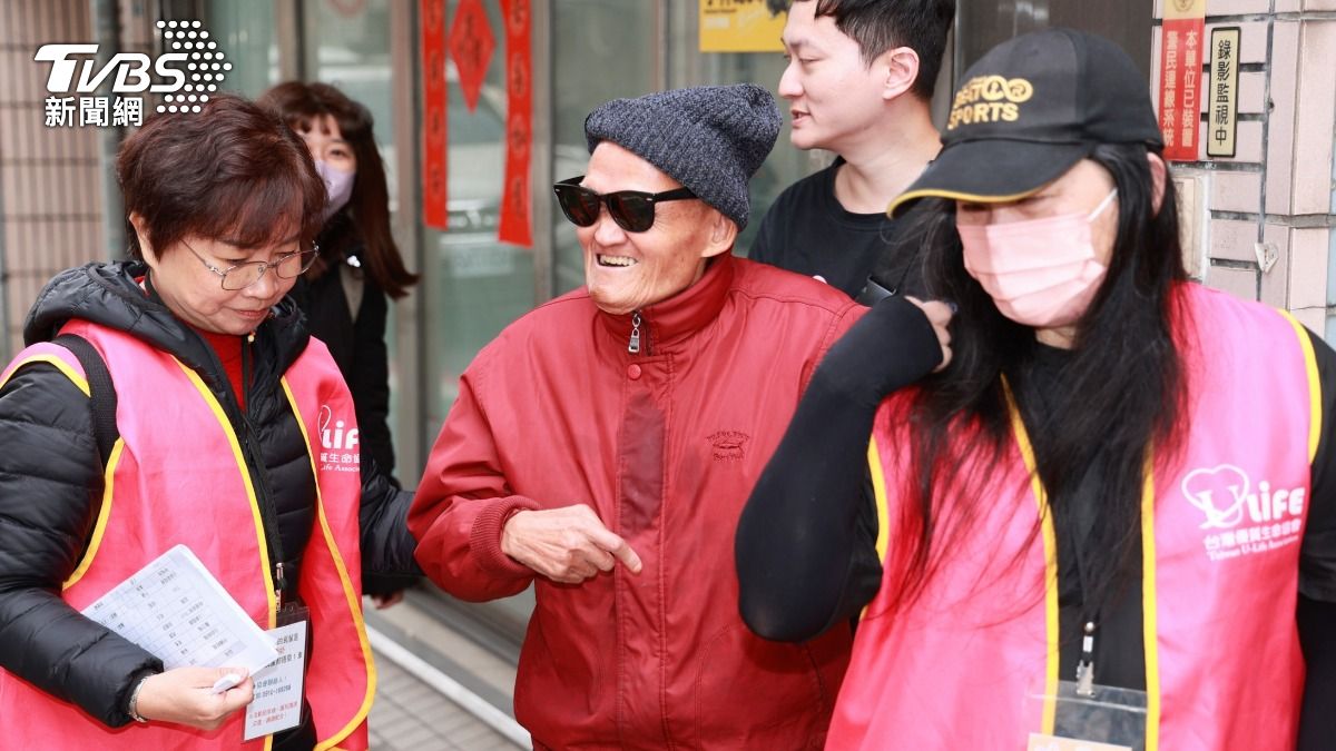 李炳輝(中)相當正向樂觀。(圖/趙世平攝)