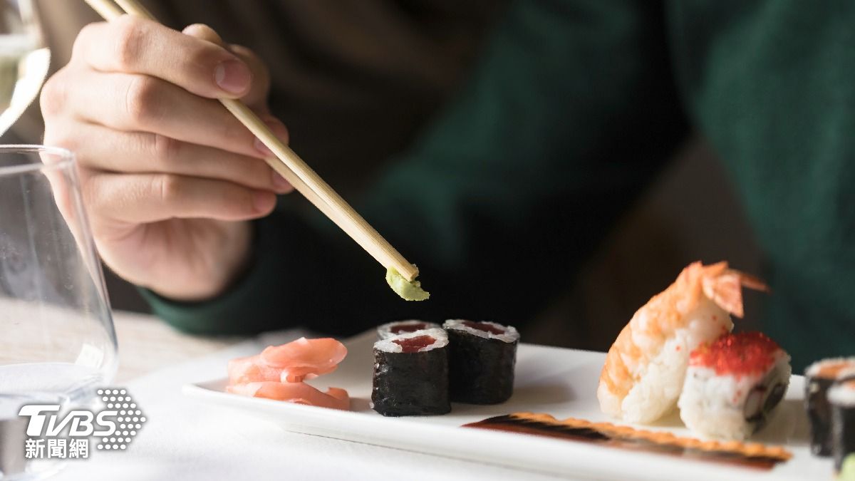 饗饗爆食物中毒!集體吐瀉「都有吃生魚片」 醫嘆:別信芥末能殺蟲