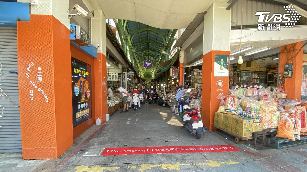 三鳳中街全面禁菸,違反者將面臨最高新臺幣1萬元的罰款。(圖/TVBS)
