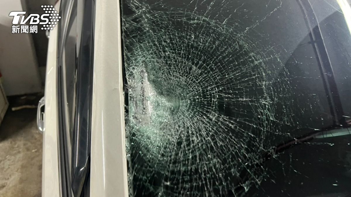 邱軍肇事車曝!擋風玻璃大爆裂送修車廠 記憶卡詭異消失