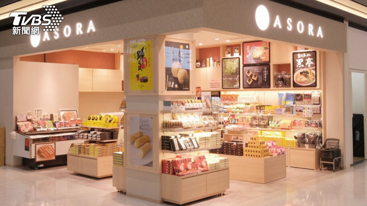 想買伴手禮,可以到熊本機場一樓的「ASORA Lobby Branch」。(圖/阿蘇くまもと空港)