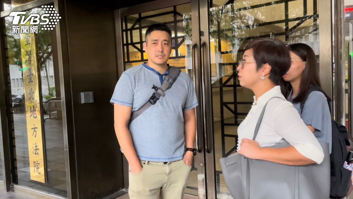 理科太太前夫John神色凝重現身士檢 被控2罪名出庭