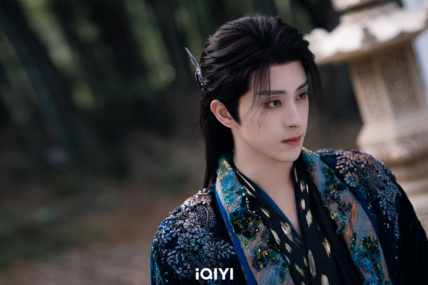 敖瑞鵬在《白月梵星》飾演妖族大神梵樾。(圖/iQIYI愛奇藝國際版提供)