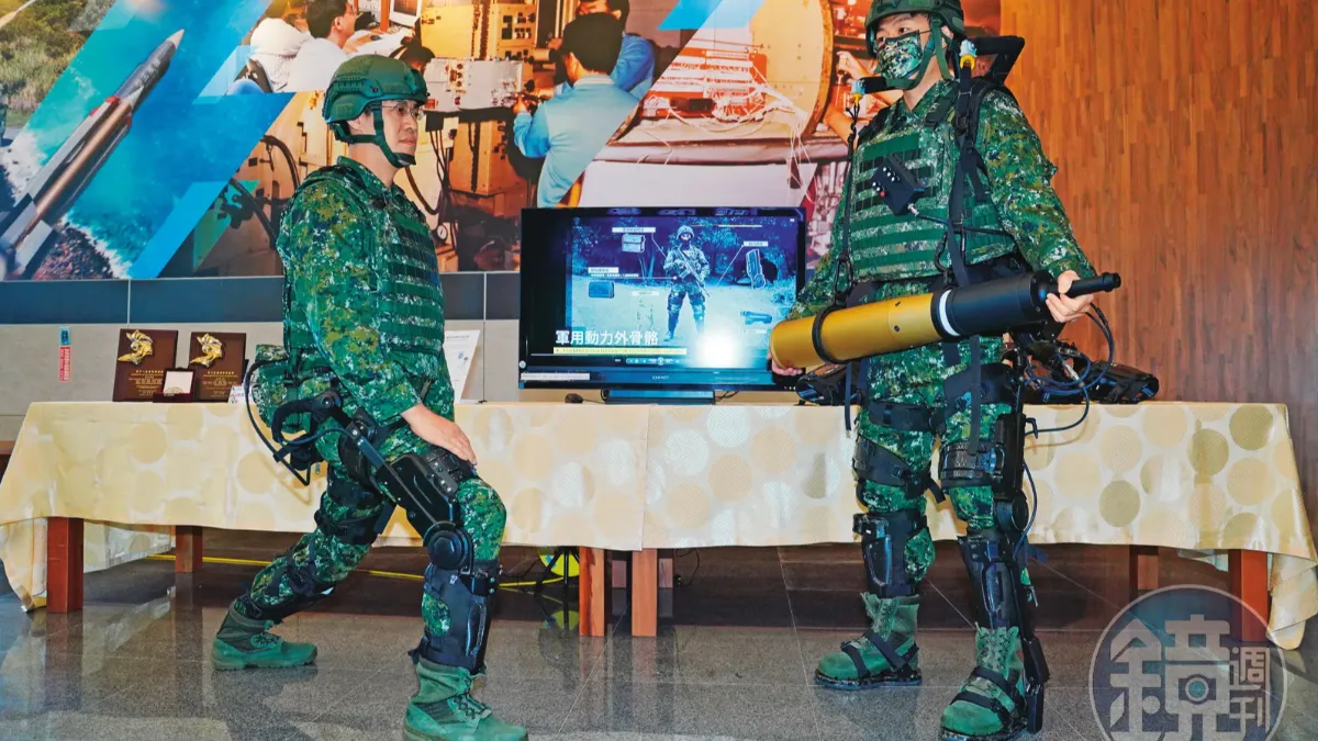 【穿外骨骼成浩克3】軍用外骨骼動力服成標配 中科院攜手打造數位戰士