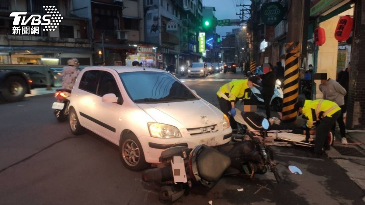 基隆女駕車撞飛男大生!疑神情恍惚 秒叫車上男友「趕快走」