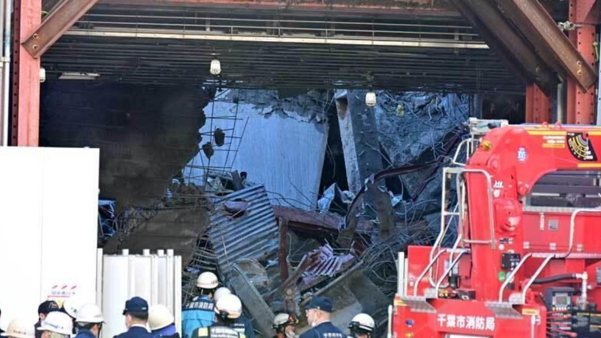 事發地點位JR千葉站東側約200公尺的建築物密集區，警消仍在搶救中。（圖／翻攝自千葉日報）