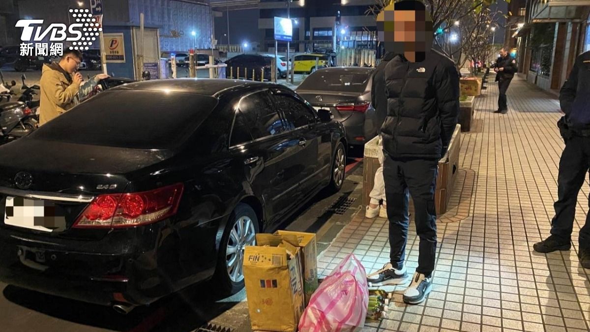 警方現場逮捕7名涉案人。(圖/TVBS)